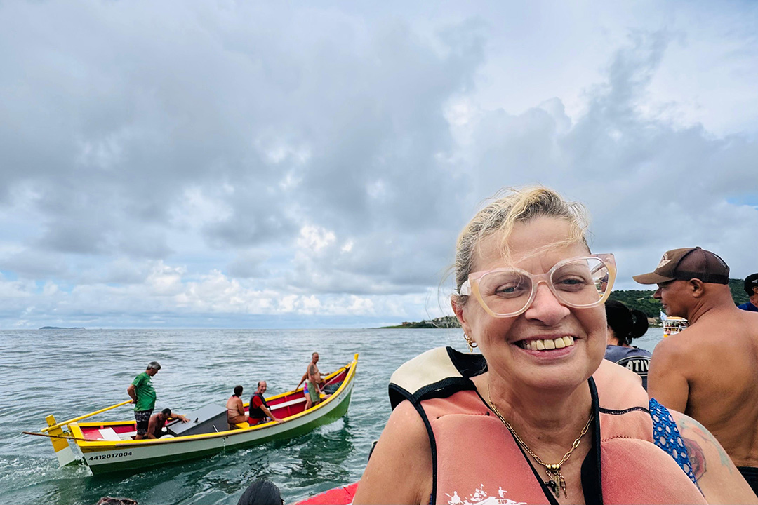 Marília Dias embarcada durante a procissão